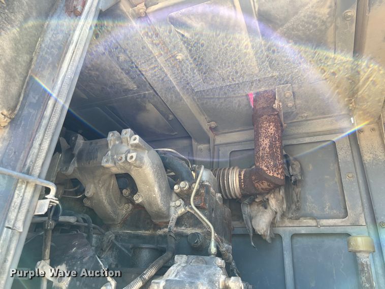 image for item LU9904 2005 Manitowoc 10000 crane