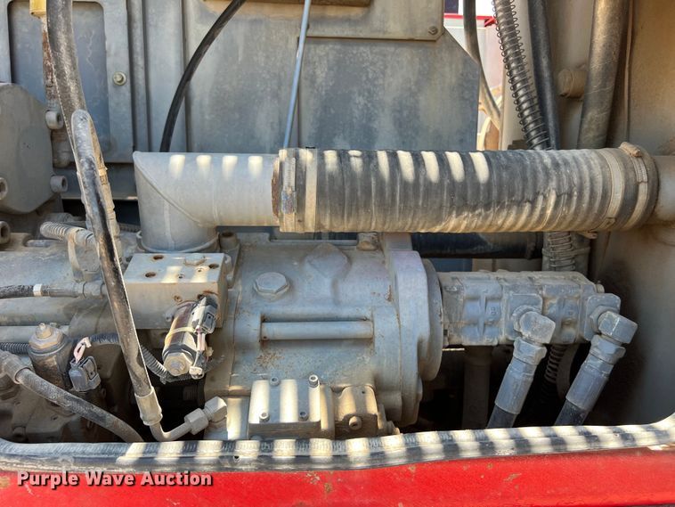 image for item LU9904 2005 Manitowoc 10000 crane