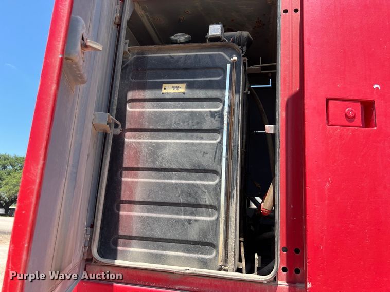 image for item LU9904 2005 Manitowoc 10000 crane