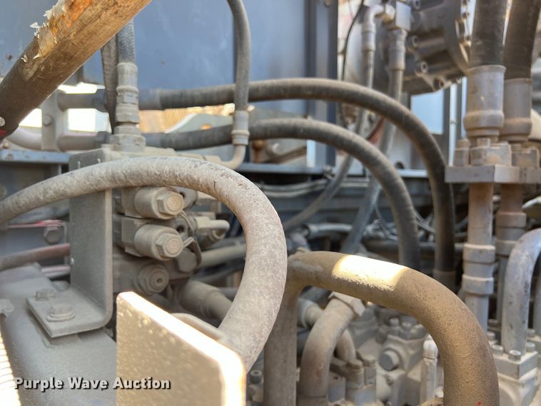 image for item LU9904 2005 Manitowoc 10000 crane