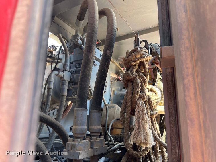 image for item LU9904 2005 Manitowoc 10000 crane