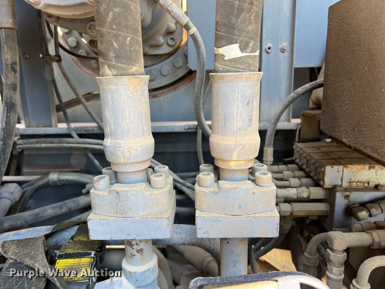 image for item LU9904 2005 Manitowoc 10000 crane