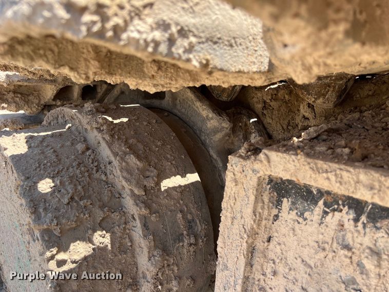 image for item LU9904 2005 Manitowoc 10000 crane