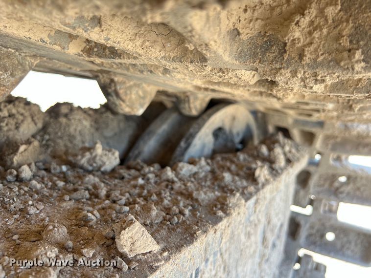 image for item LU9904 2005 Manitowoc 10000 crane