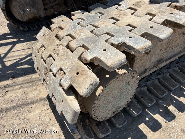 image for item LU9904 2005 Manitowoc 10000 crane