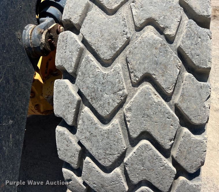 image for item LU9908 2011 John Deere  544K wheel loader