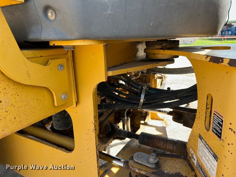 image for item LU9915 2007 John Deere  544J wheel loader