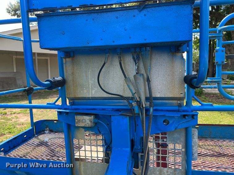 image for item LU9918 2013 Genie  S-40 boom lift