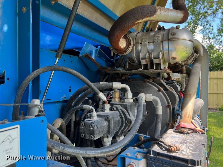 image for item LU9918 2013 Genie  S-40 boom lift