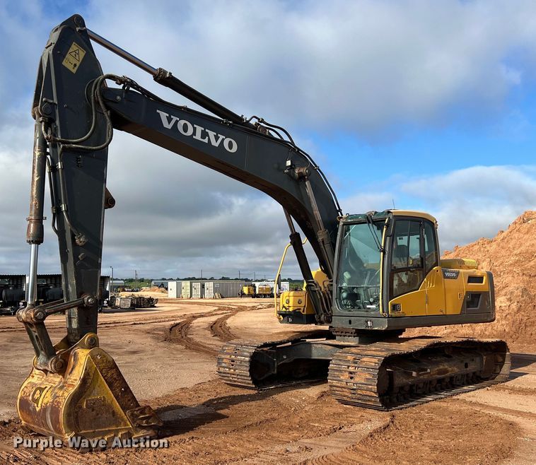 image for item LU9928 2012 Volvo EC220DL excavator