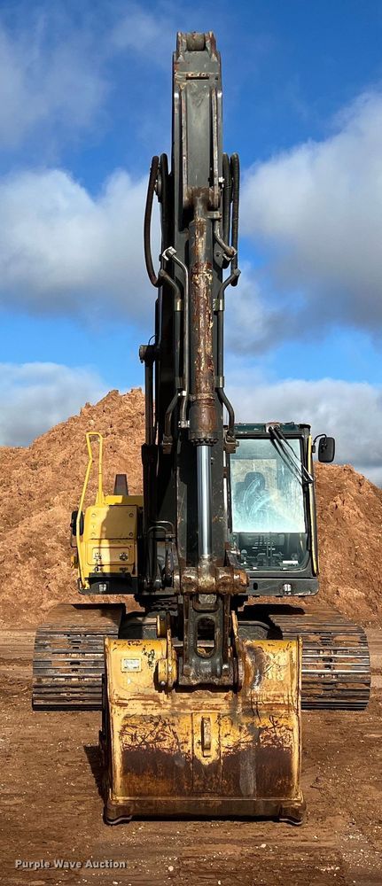 image for item LU9928 2012 Volvo EC220DL excavator
