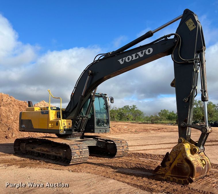 image for item LU9928 2012 Volvo EC220DL excavator