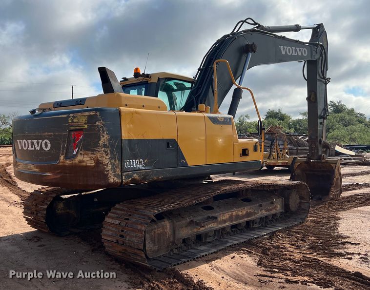 image for item LU9928 2012 Volvo EC220DL excavator