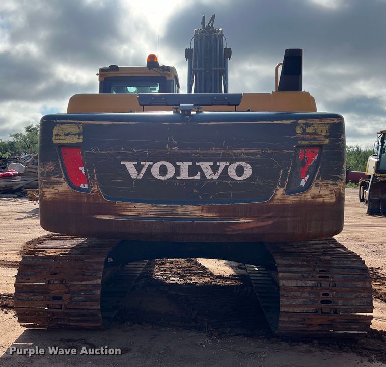 image for item LU9928 2012 Volvo EC220DL excavator