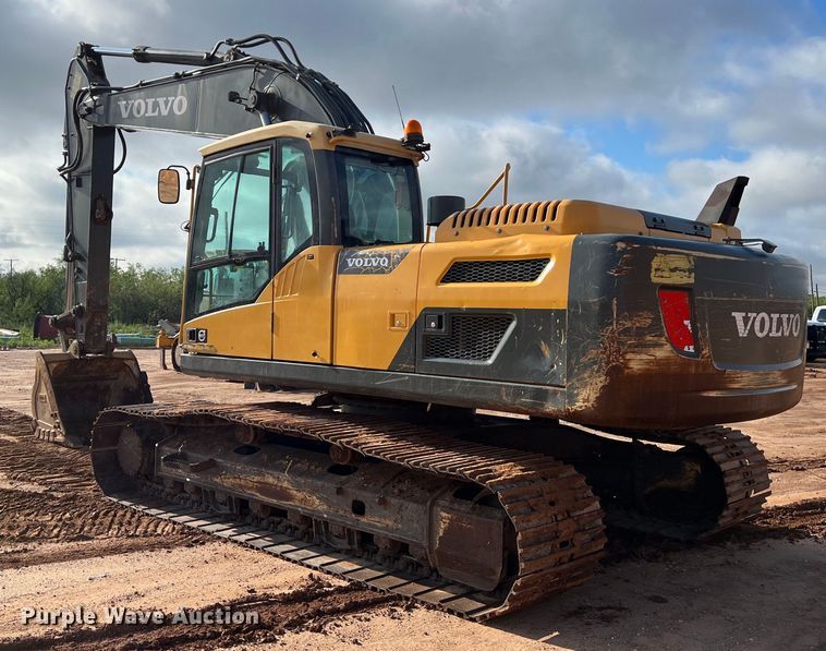 image for item LU9928 2012 Volvo EC220DL excavator
