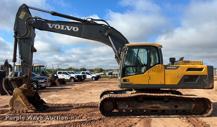 image for item LU9928 2012 Volvo EC220DL excavator