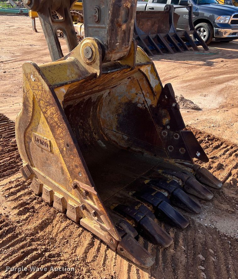 image for item LU9928 2012 Volvo EC220DL excavator