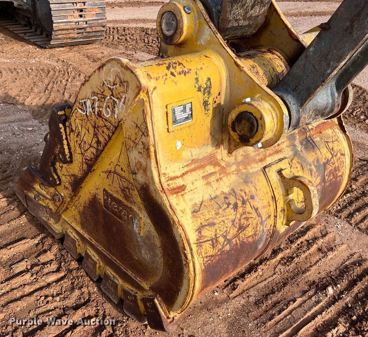 image for item LU9928 2012 Volvo EC220DL excavator