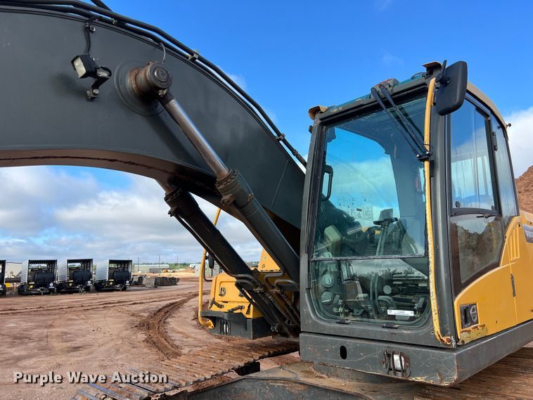 image for item LU9928 2012 Volvo EC220DL excavator