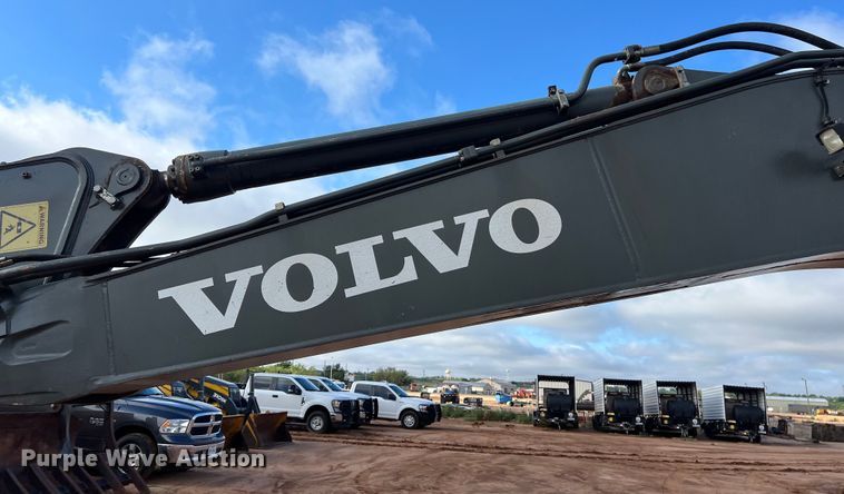 image for item LU9928 2012 Volvo EC220DL excavator
