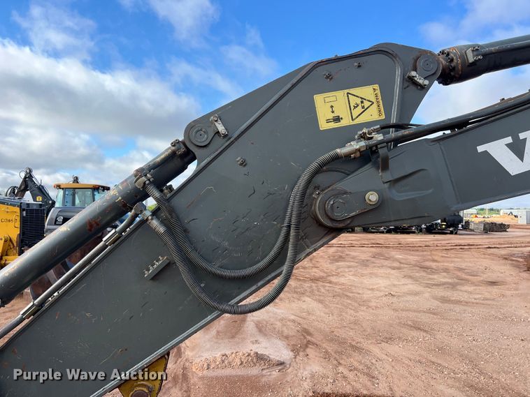 image for item LU9928 2012 Volvo EC220DL excavator