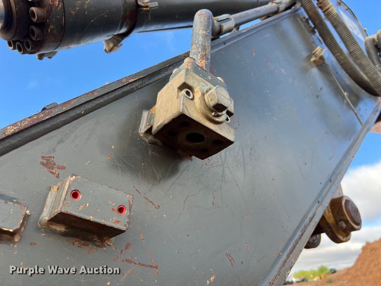 image for item LU9928 2012 Volvo EC220DL excavator