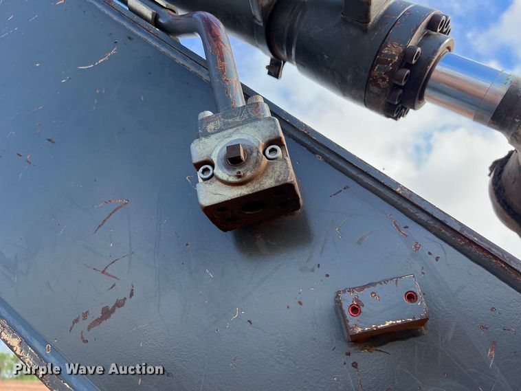 image for item LU9928 2012 Volvo EC220DL excavator