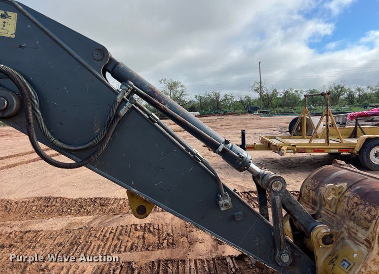 image for item LU9928 2012 Volvo EC220DL excavator