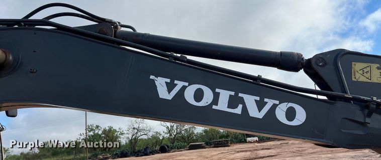 image for item LU9928 2012 Volvo EC220DL excavator
