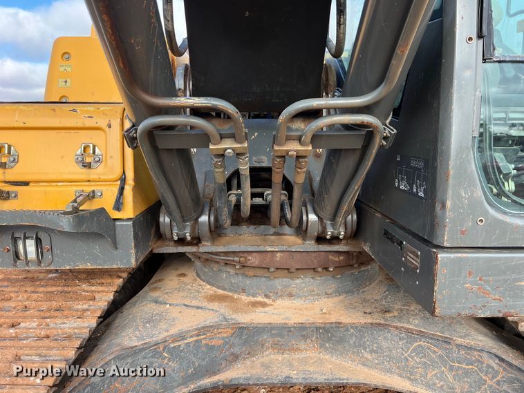 image for item LU9928 2012 Volvo EC220DL excavator