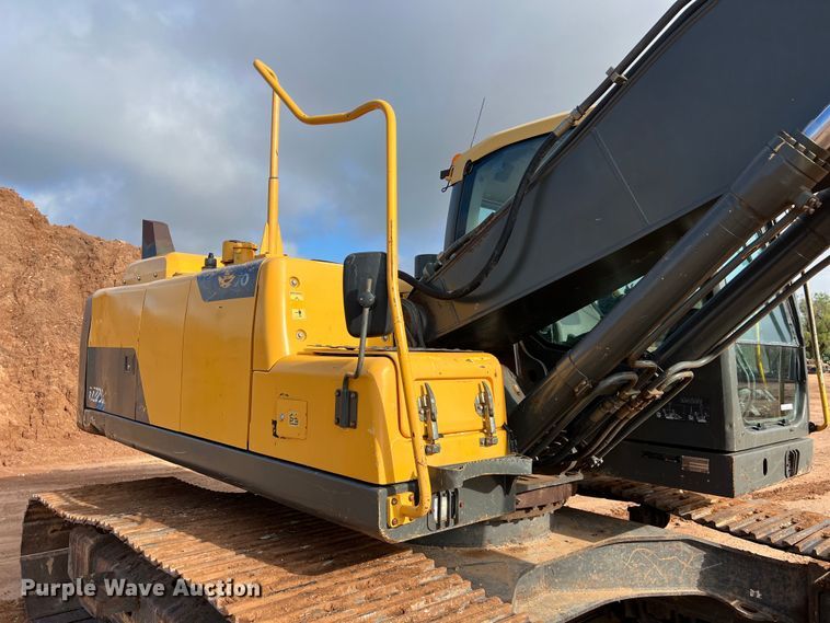 image for item LU9928 2012 Volvo EC220DL excavator