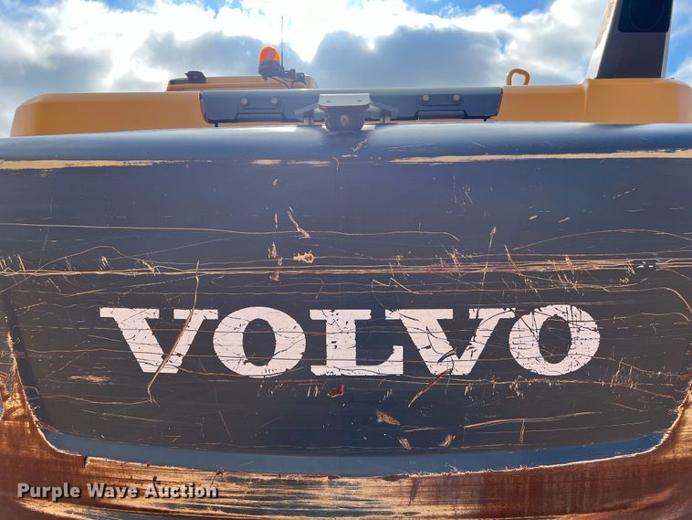 image for item LU9928 2012 Volvo EC220DL excavator