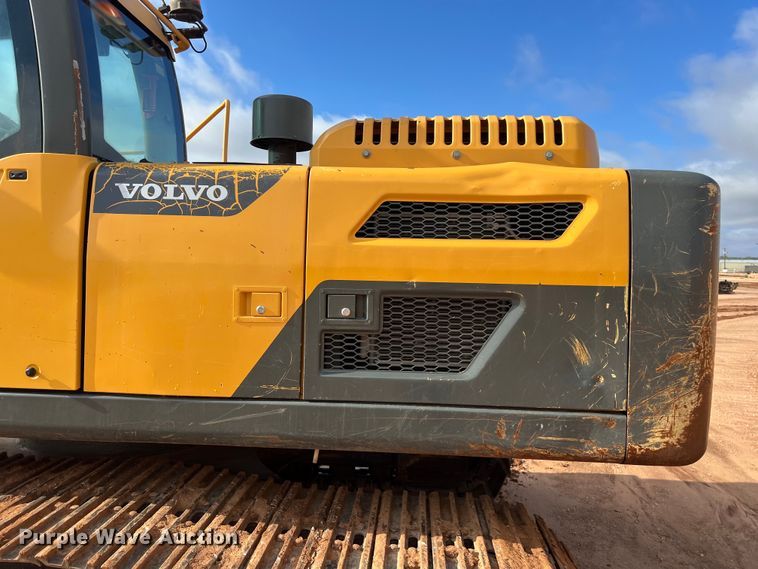 image for item LU9928 2012 Volvo EC220DL excavator