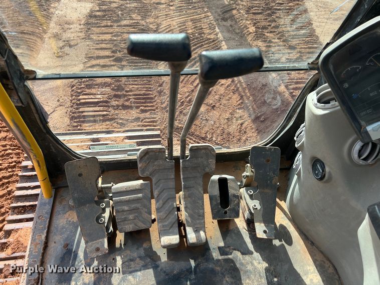 image for item LU9928 2012 Volvo EC220DL excavator