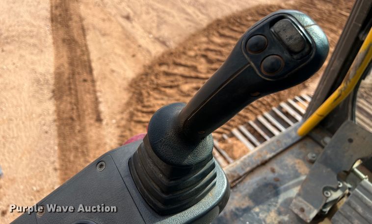 image for item LU9928 2012 Volvo EC220DL excavator