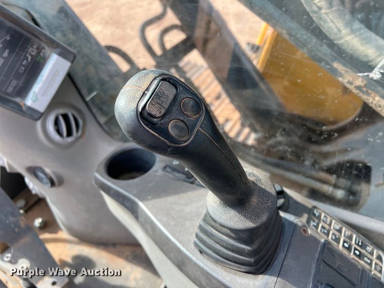 image for item LU9928 2012 Volvo EC220DL excavator