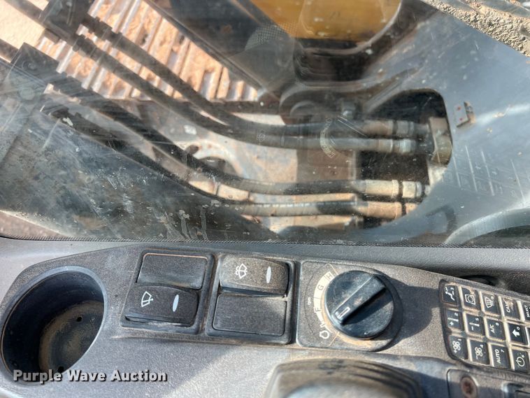 image for item LU9928 2012 Volvo EC220DL excavator