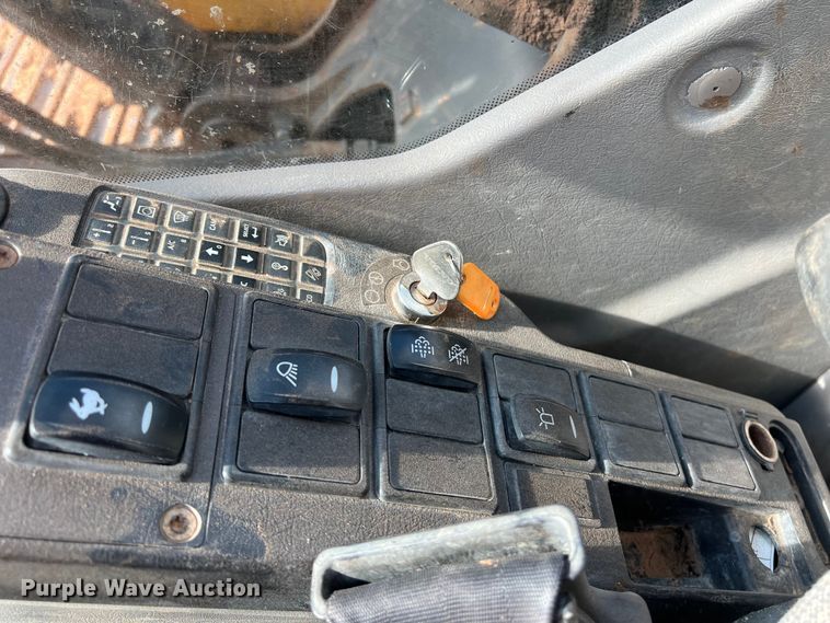 image for item LU9928 2012 Volvo EC220DL excavator