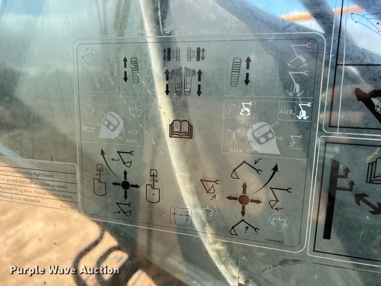 image for item LU9928 2012 Volvo EC220DL excavator