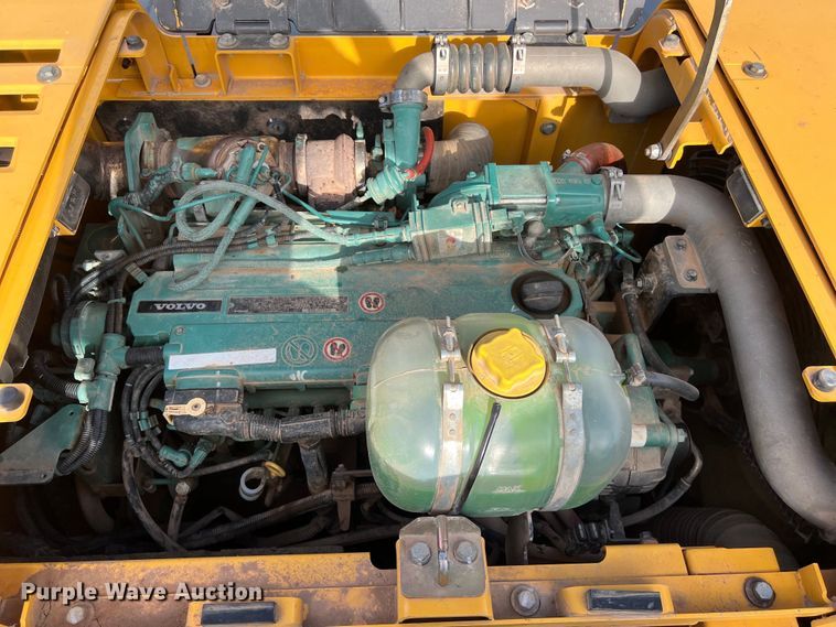 image for item LU9928 2012 Volvo EC220DL excavator