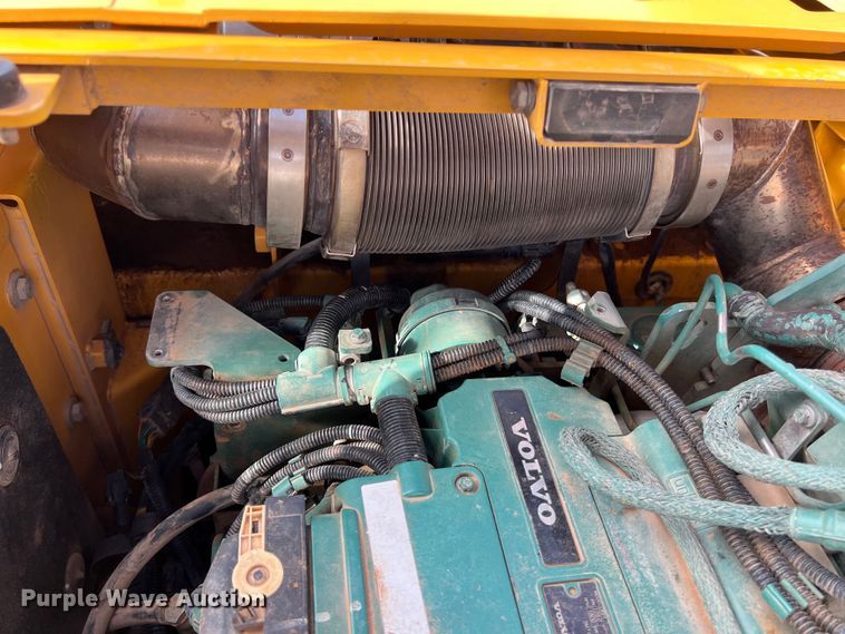 image for item LU9928 2012 Volvo EC220DL excavator