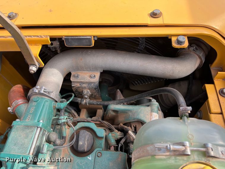 image for item LU9928 2012 Volvo EC220DL excavator