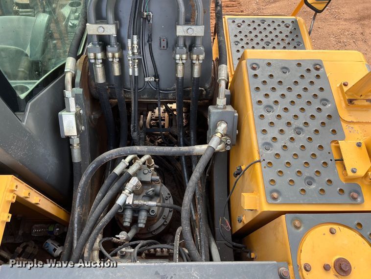 image for item LU9928 2012 Volvo EC220DL excavator