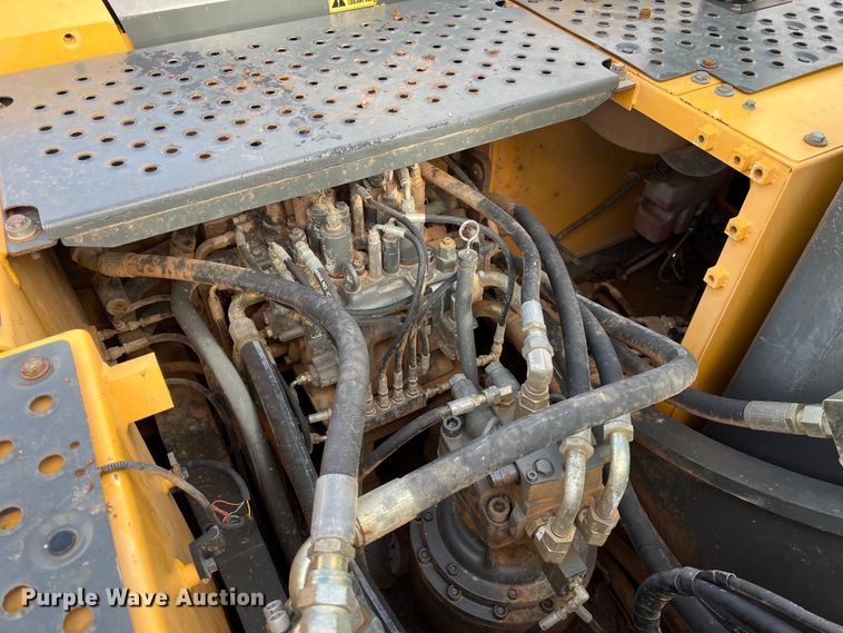 image for item LU9928 2012 Volvo EC220DL excavator