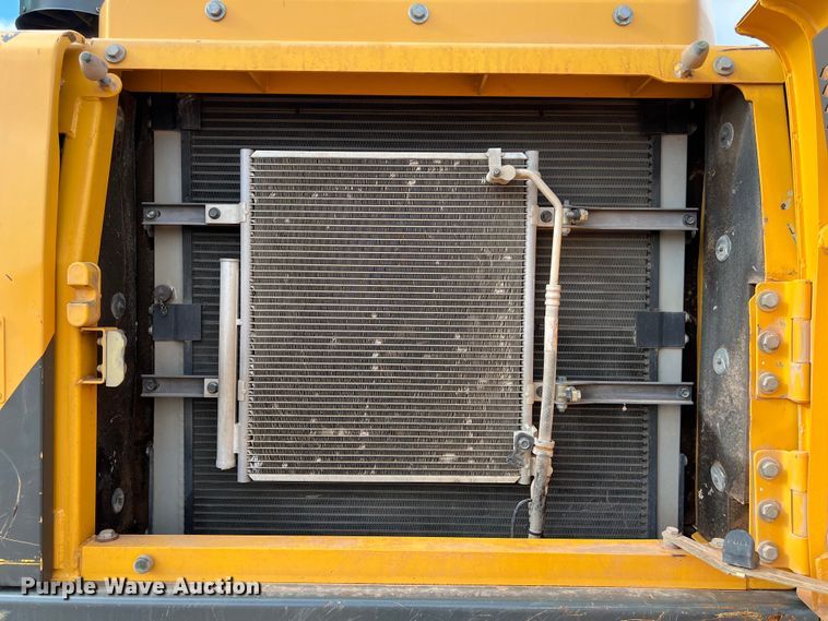 image for item LU9928 2012 Volvo EC220DL excavator