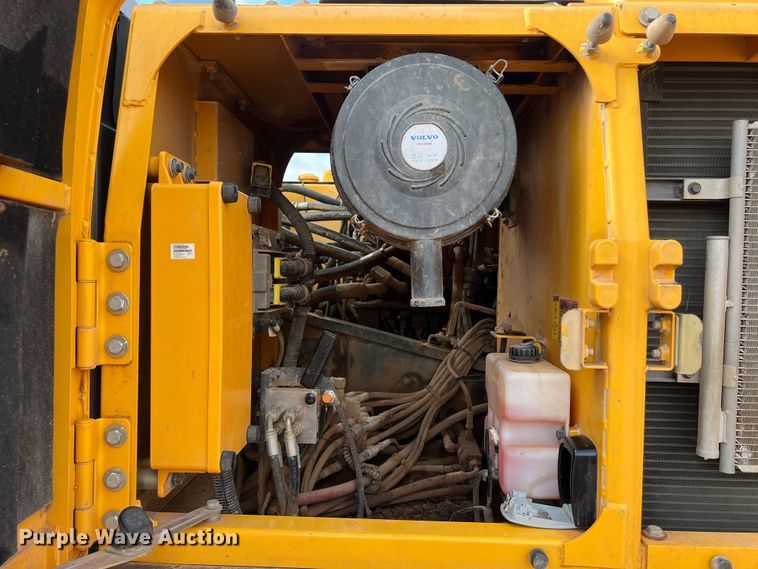 image for item LU9928 2012 Volvo EC220DL excavator