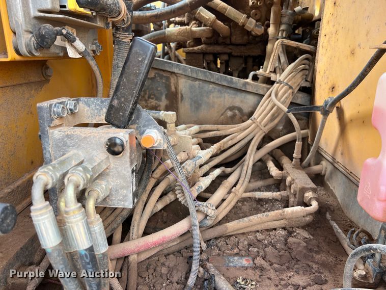 image for item LU9928 2012 Volvo EC220DL excavator