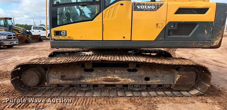 image for item LU9928 2012 Volvo EC220DL excavator