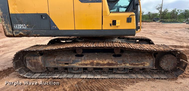 image for item LU9928 2012 Volvo EC220DL excavator