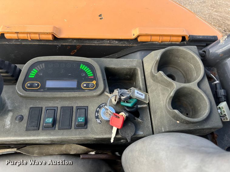 image for item LU9931 2017 Case CX26C mini excavator